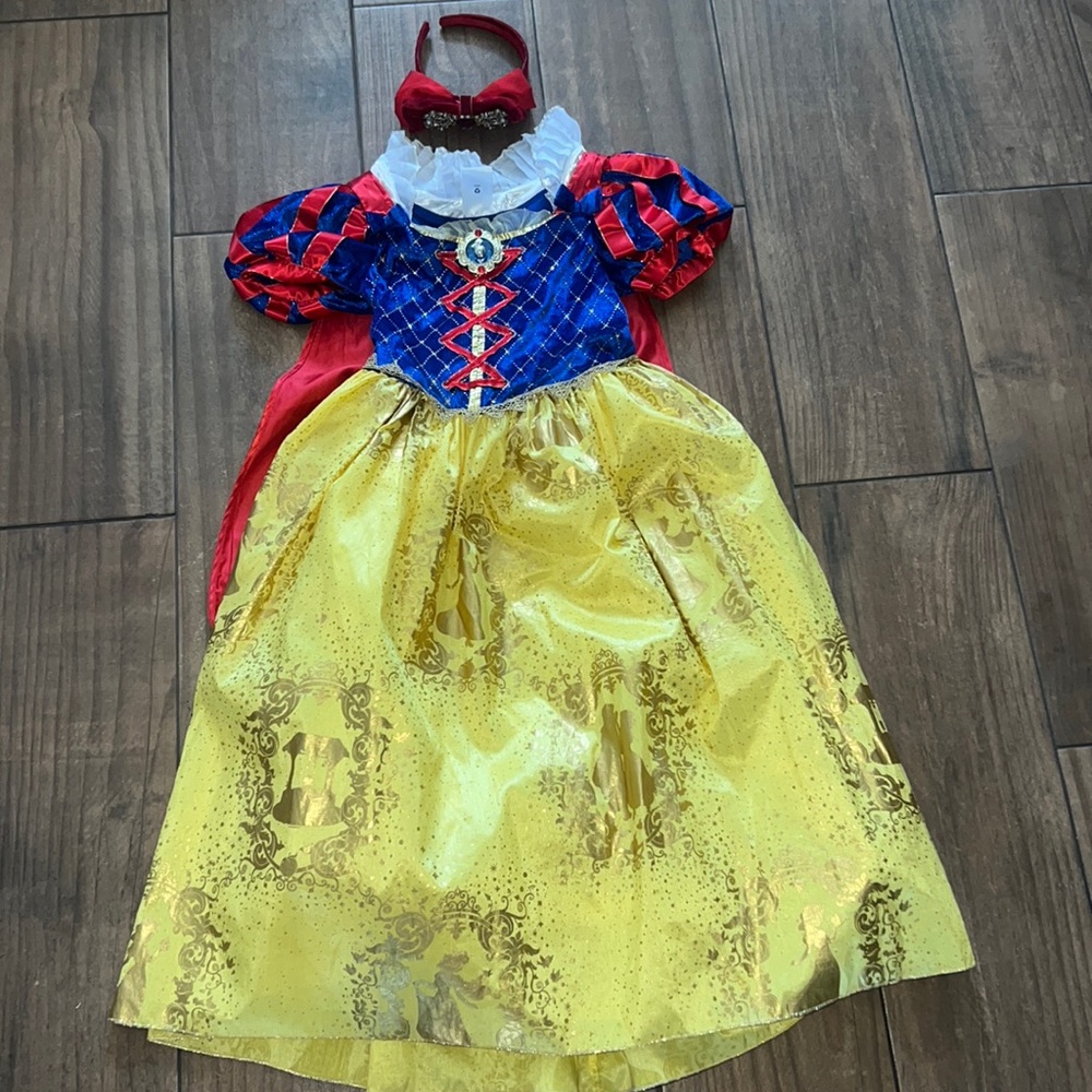 Disneys Snow White Costume 7/8 with actual headband